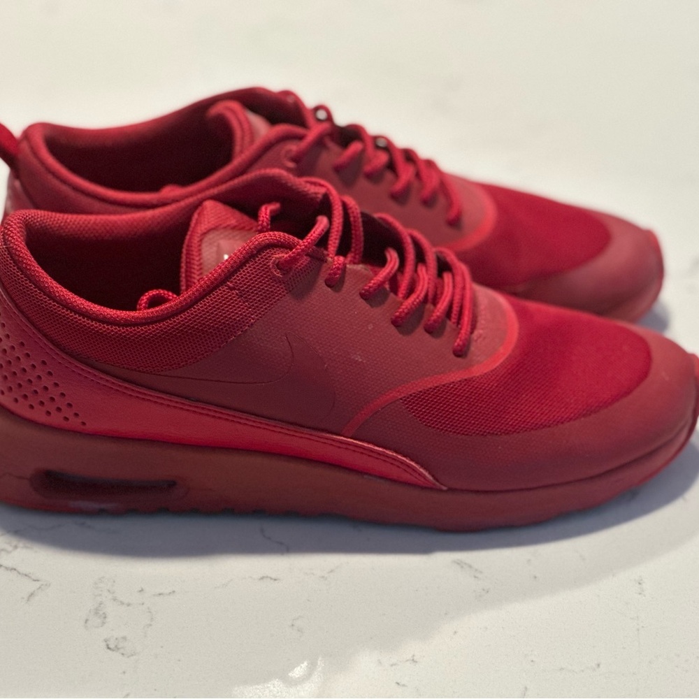 Nike Air Max Thea in Ruby red